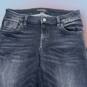 GUESS Women’s 27 Black Skinny Jeans